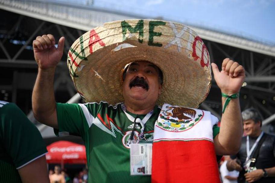 Immancabile il messicano che sfoggia il sombrero. Getty